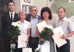 Заместитель председателя Законодательной Думы Томской области Александр Куприянец вручил благодарности специалистам Контрольно-счетной палаты